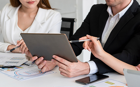 股份變更手續(xù)如何辦理？